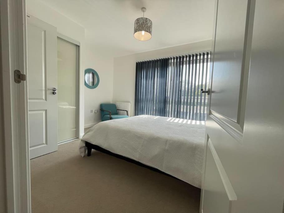 Stylish Station Apartment In Rochester With Free Parking Wainscot 외부 사진