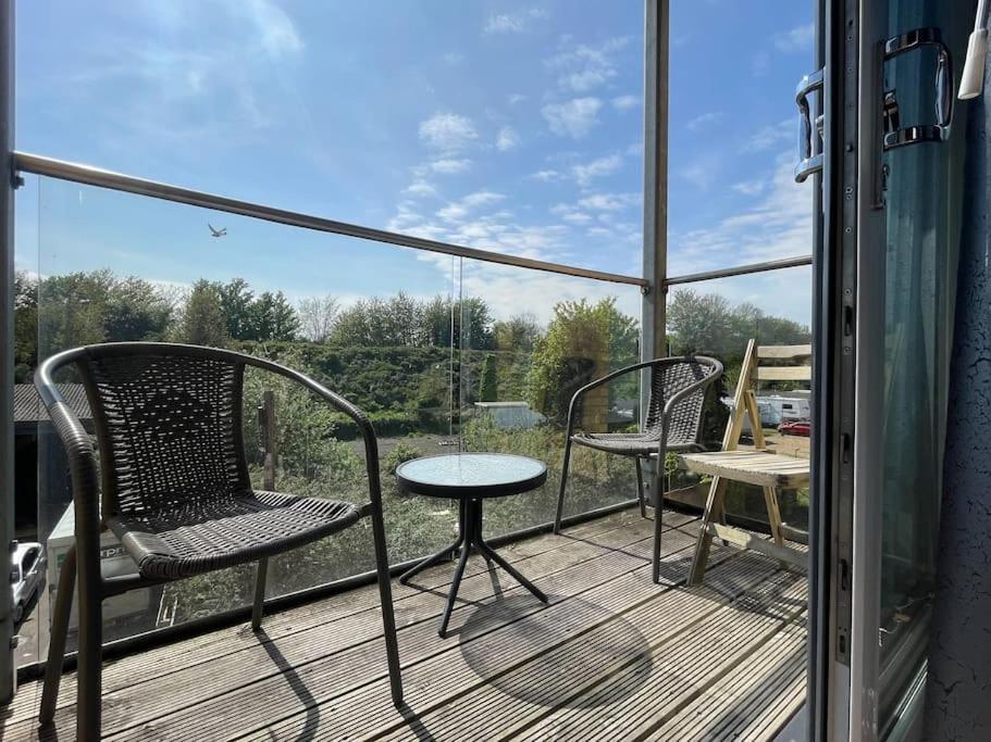 Stylish Station Apartment In Rochester With Free Parking Wainscot 외부 사진