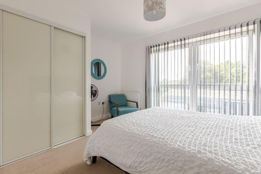 Stylish Station Apartment In Rochester With Free Parking Wainscot 외부 사진