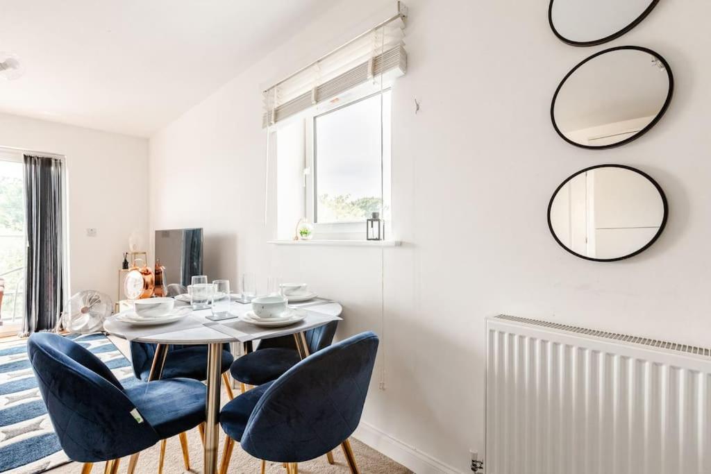 Stylish Station Apartment In Rochester With Free Parking Wainscot 외부 사진