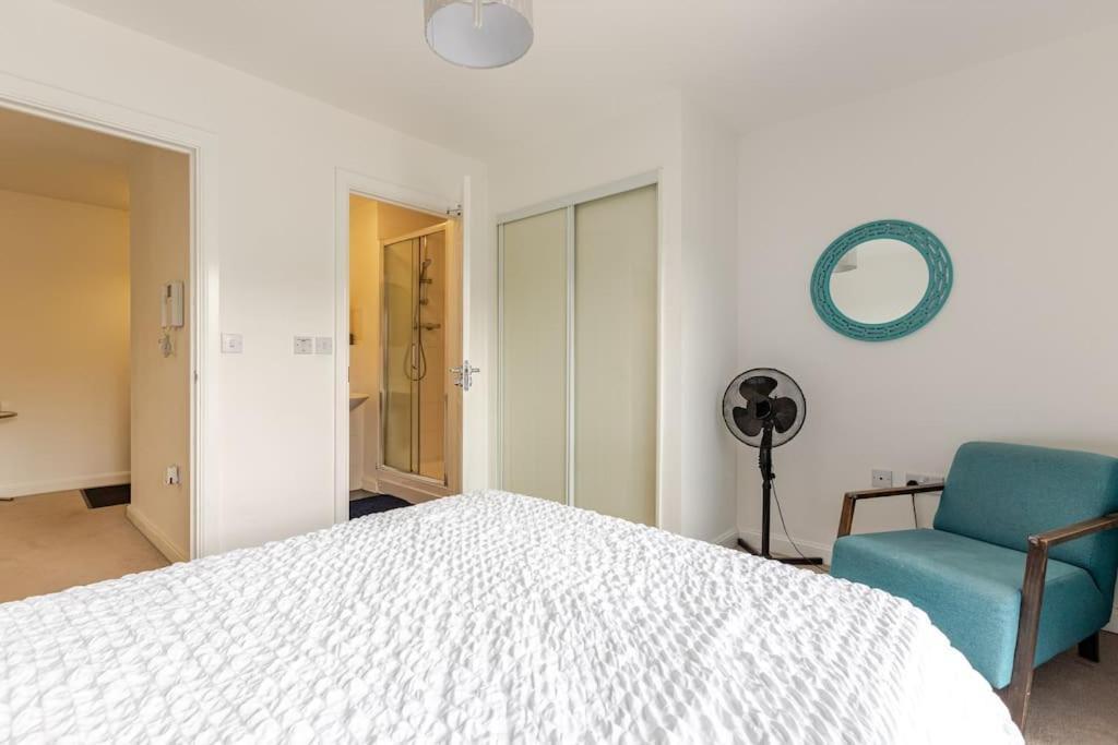 Stylish Station Apartment In Rochester With Free Parking Wainscot 외부 사진